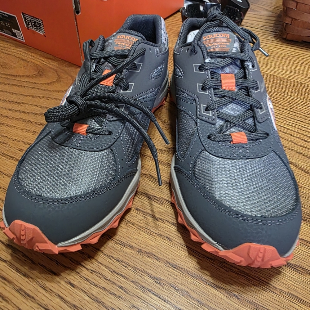 Saucony Men’s Trail Running Shoes  Size 5.5m in Charcoal with Orange Accents